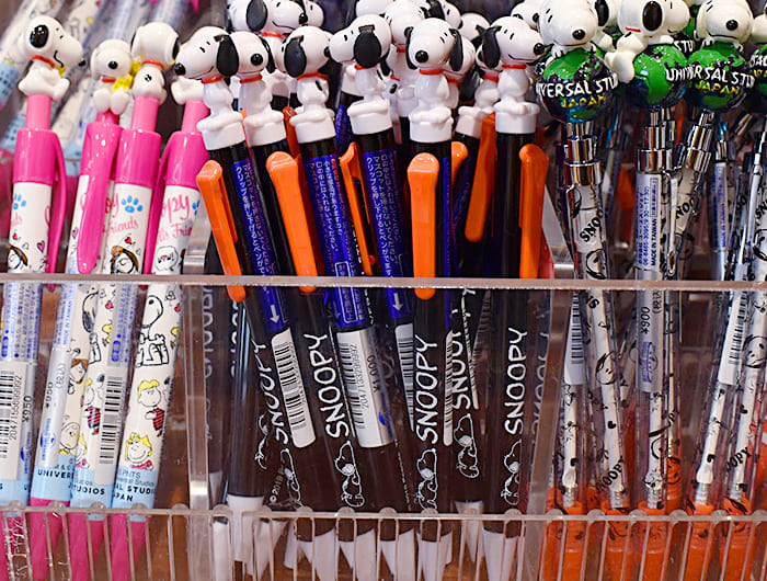 Usjグッズ スヌーピーのフィギュアがかわいい ボールペンが新登場 Usj365