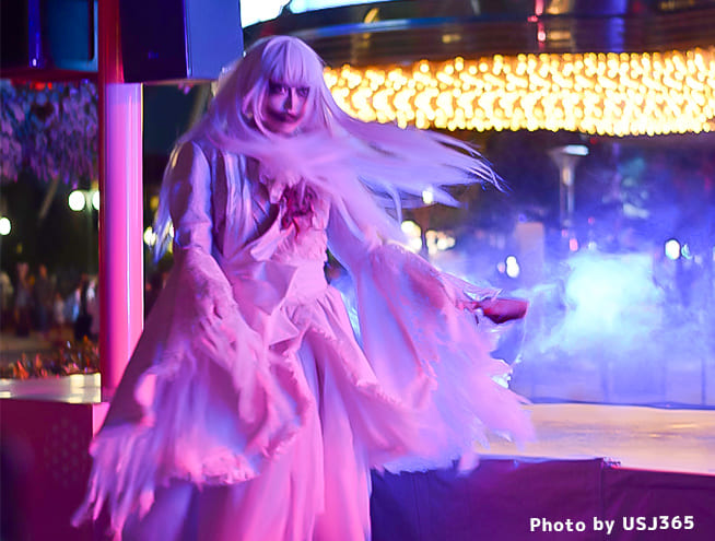 白いドレスのゾンビ