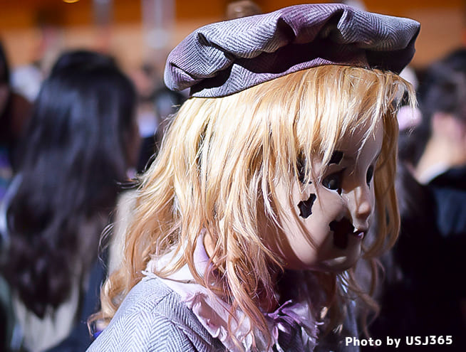 ベレー帽を被った人形