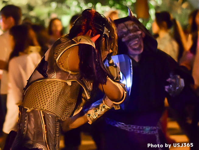 部族のゾンビと戦うレグルスプライド