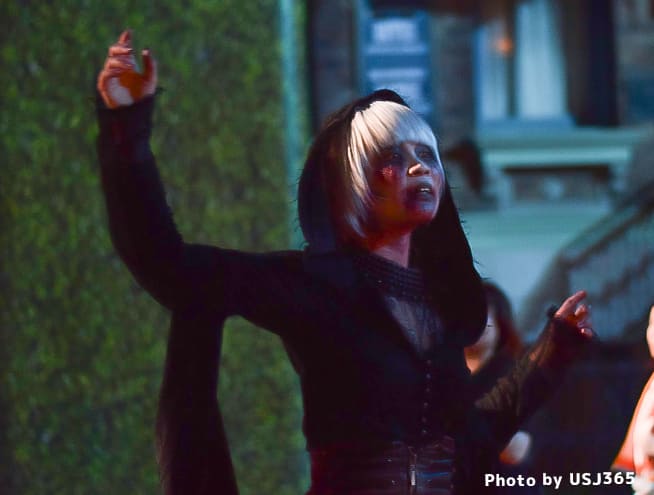 黒いローブのゾンビ