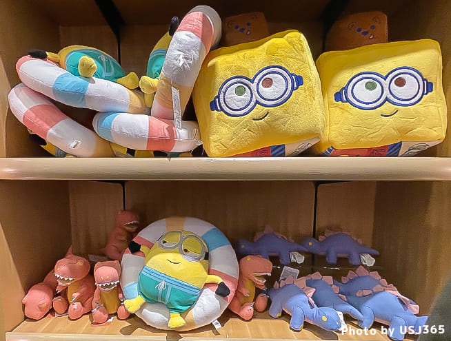 ミニオン、恐竜のぬいぐるみ