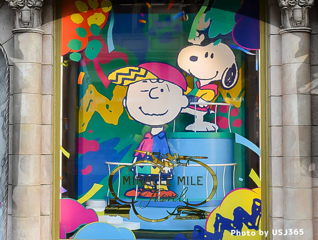 PEANUTS（スヌーピー＆チャーリーブラウン）のショーウィンドウ